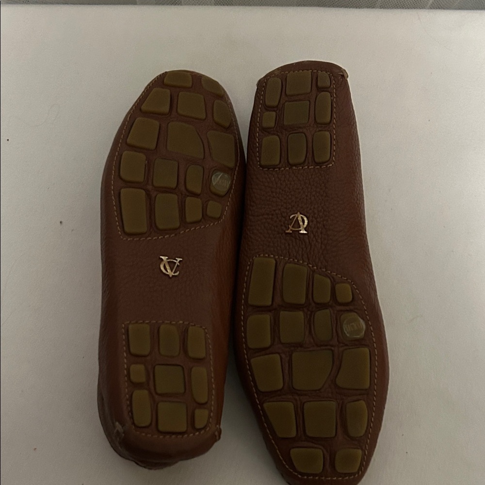 New never worn Vince Camuto brown Leather Loafers - Picture 3 of 7